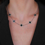 Colar Prateado de Trevos Pretos Cravejados de Zircônia - Galeria