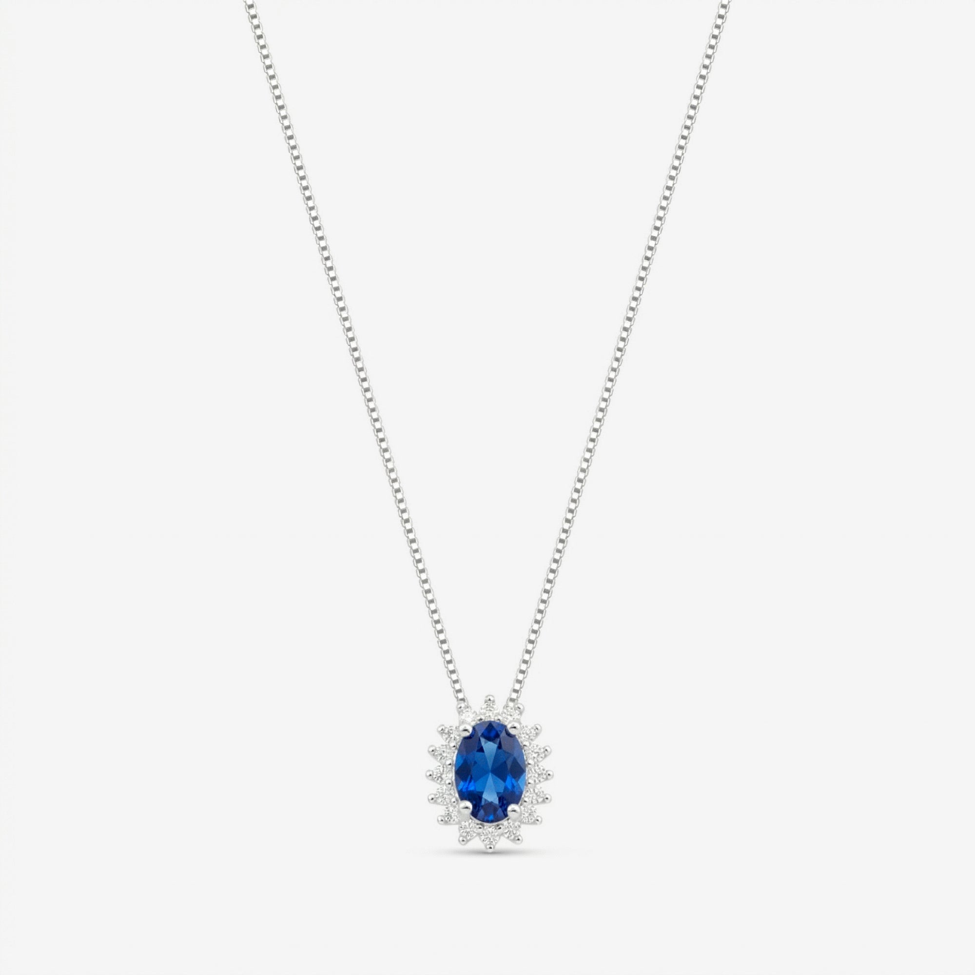 Colar Celeste em prata 925 com pingente de zircônia oval azul em halo de zircônias brancas e corrente veneziana V12 diamantada, vista completa