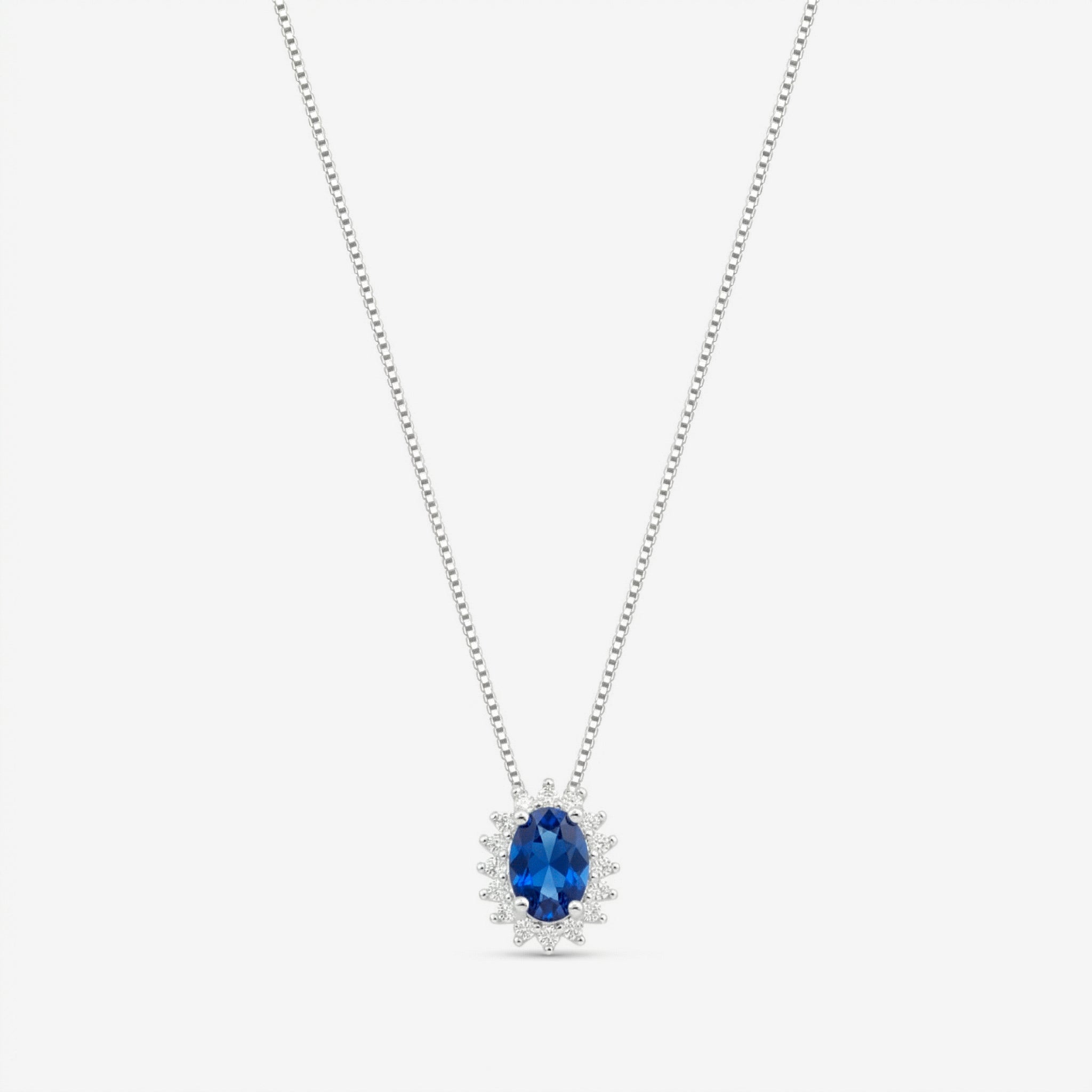 Colar Celeste em prata 925 com pingente de zircônia oval azul em halo de zircônias brancas e corrente veneziana V12 diamantada, vista completa