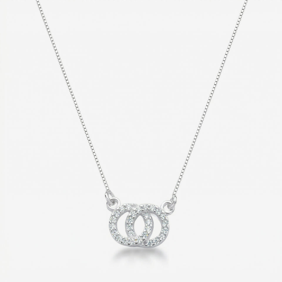 Colar Elan em prata 925 com pingente de argolas entrelaçadas cravejadas em zircônia e corrente veneziana V12 diamantada, vista completa