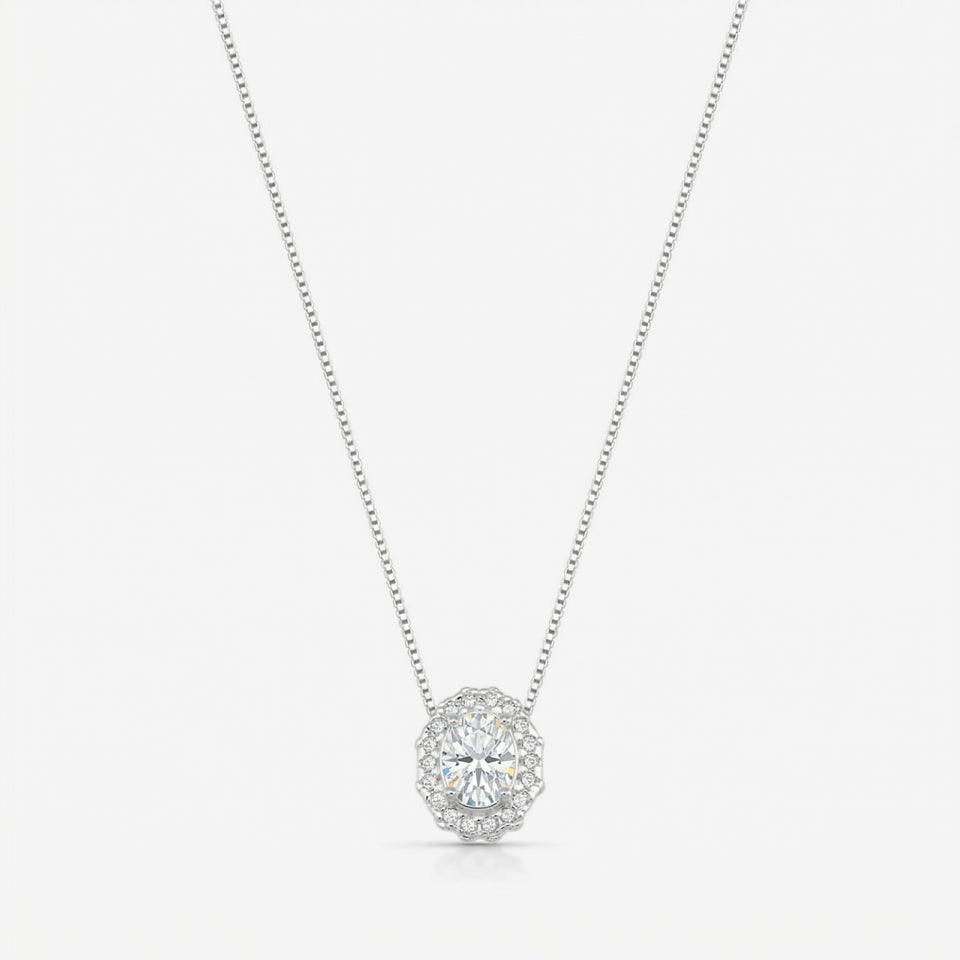 Colar Ivie em prata 925 com pingente oval cravejado em halo de zircônia e corrente veneziana V12 diamantada, vista completa