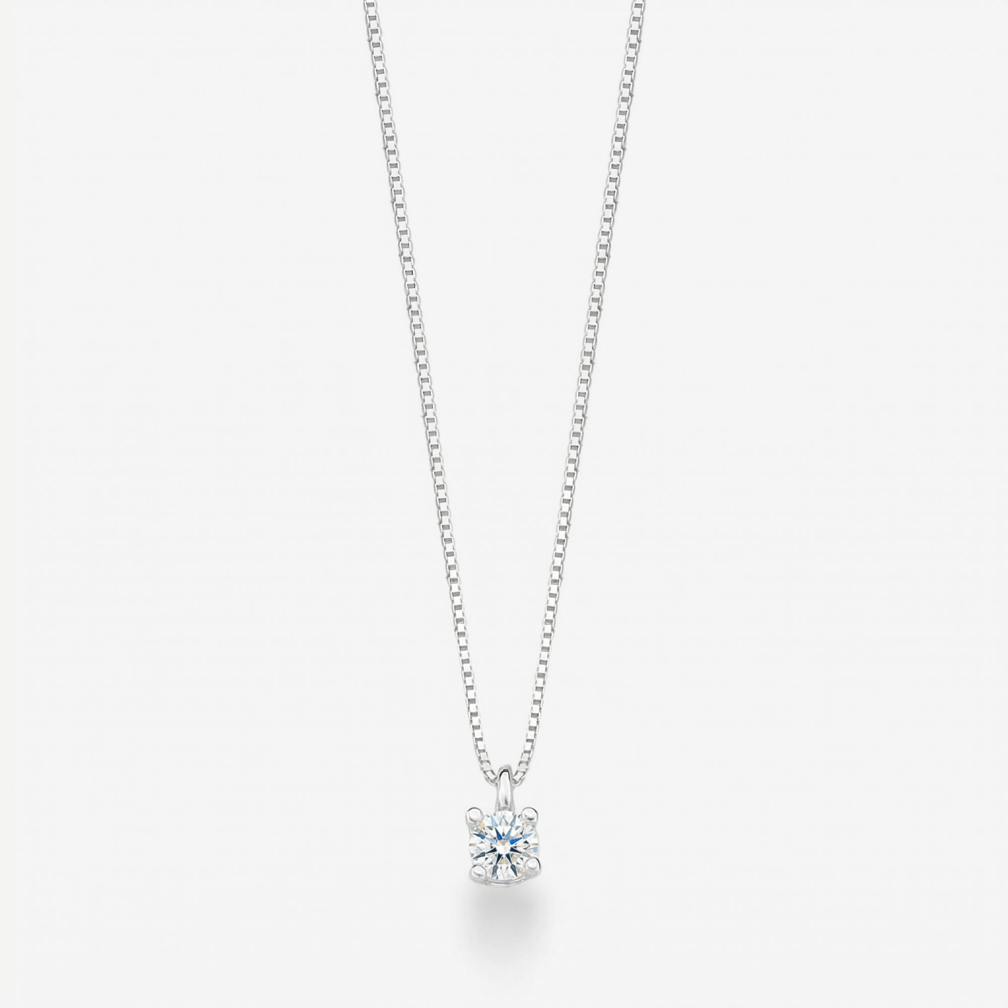 Colar Solei em prata 925 com pingente solitário de zircônia em quatro garras e corrente veneziana V12 diamantada, vista completa