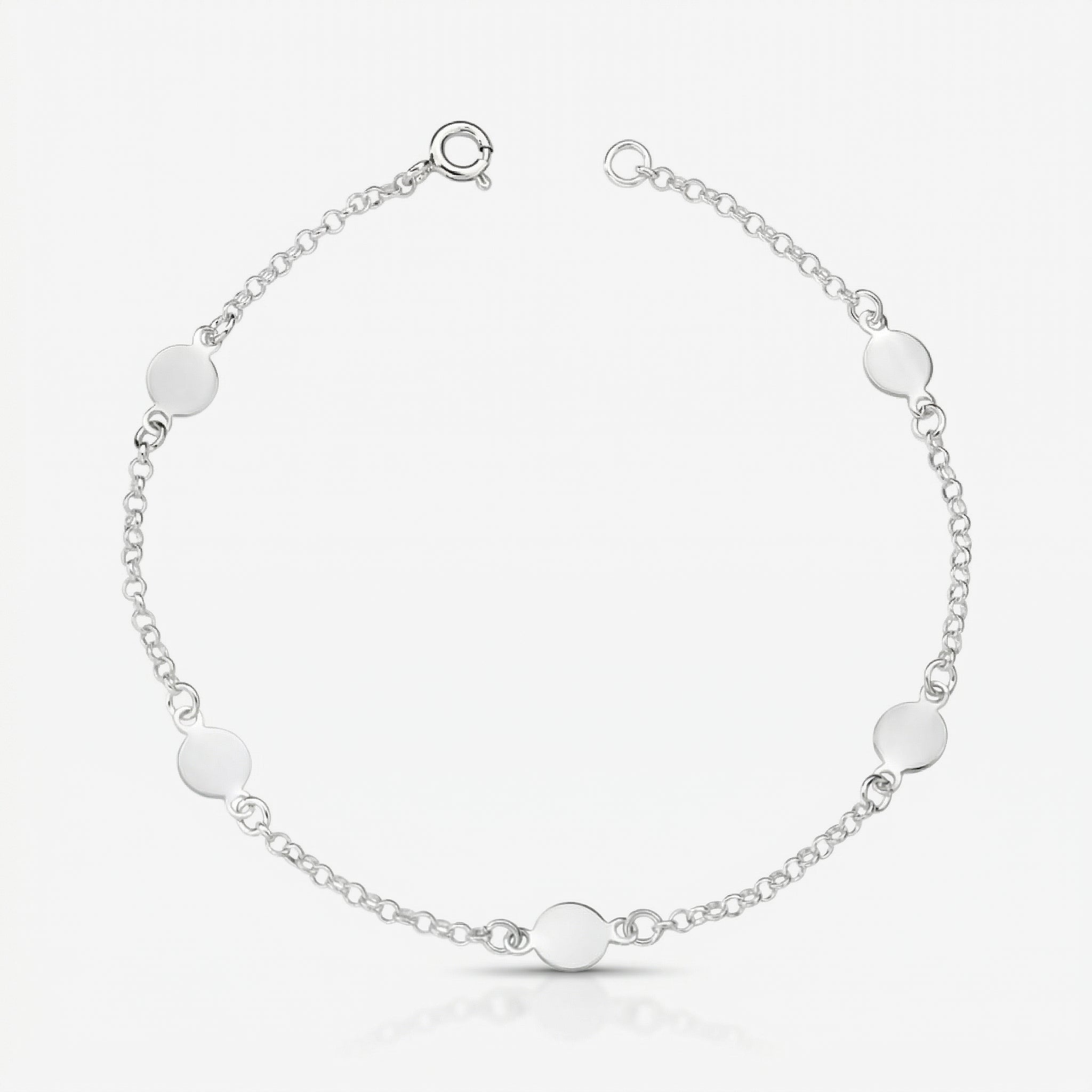 Pulseira Kali em prata 925 com cinco medalhas circulares lisas, corrente elo português 040 e fecho boia com extensor regulável, vista superior