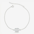Pulseira Lune em prata 925 com dois círculos entrelaçados cravejados, corrente elo português 040 e fecho boia com extensor regulável, vista superior