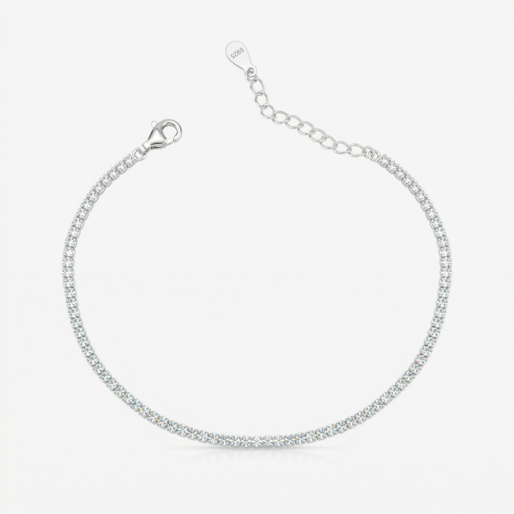 Pulseira Riva em prata 925 com linha contínua de zircônias brancas, fecho boia e extensor regulável, vista superior